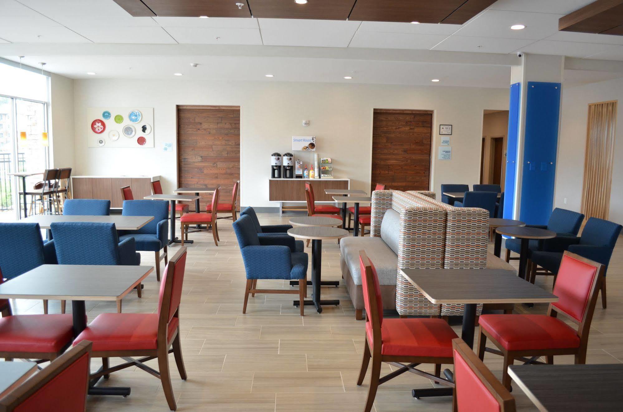 Holiday Inn Express & Suites - Charlotte Ne - University Area By Ihg Exterior photo