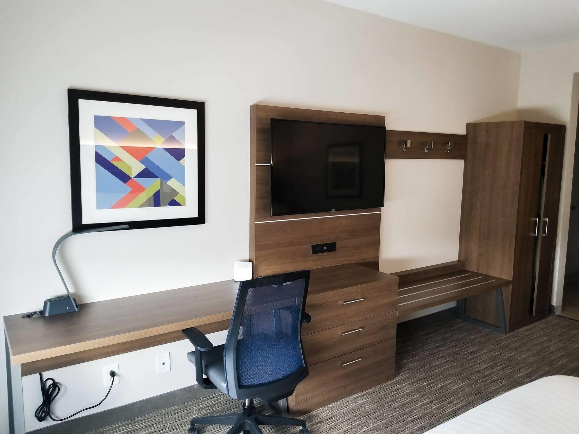 Holiday Inn Express & Suites - Charlotte Ne - University Area By Ihg Exterior photo