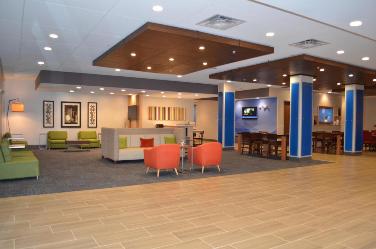 Holiday Inn Express & Suites - Charlotte Ne - University Area By Ihg Exterior photo